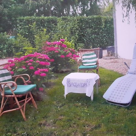 Peti Kaz Otel Saint-Seurin-sur-l'Isle Dış mekan fotoğraf
